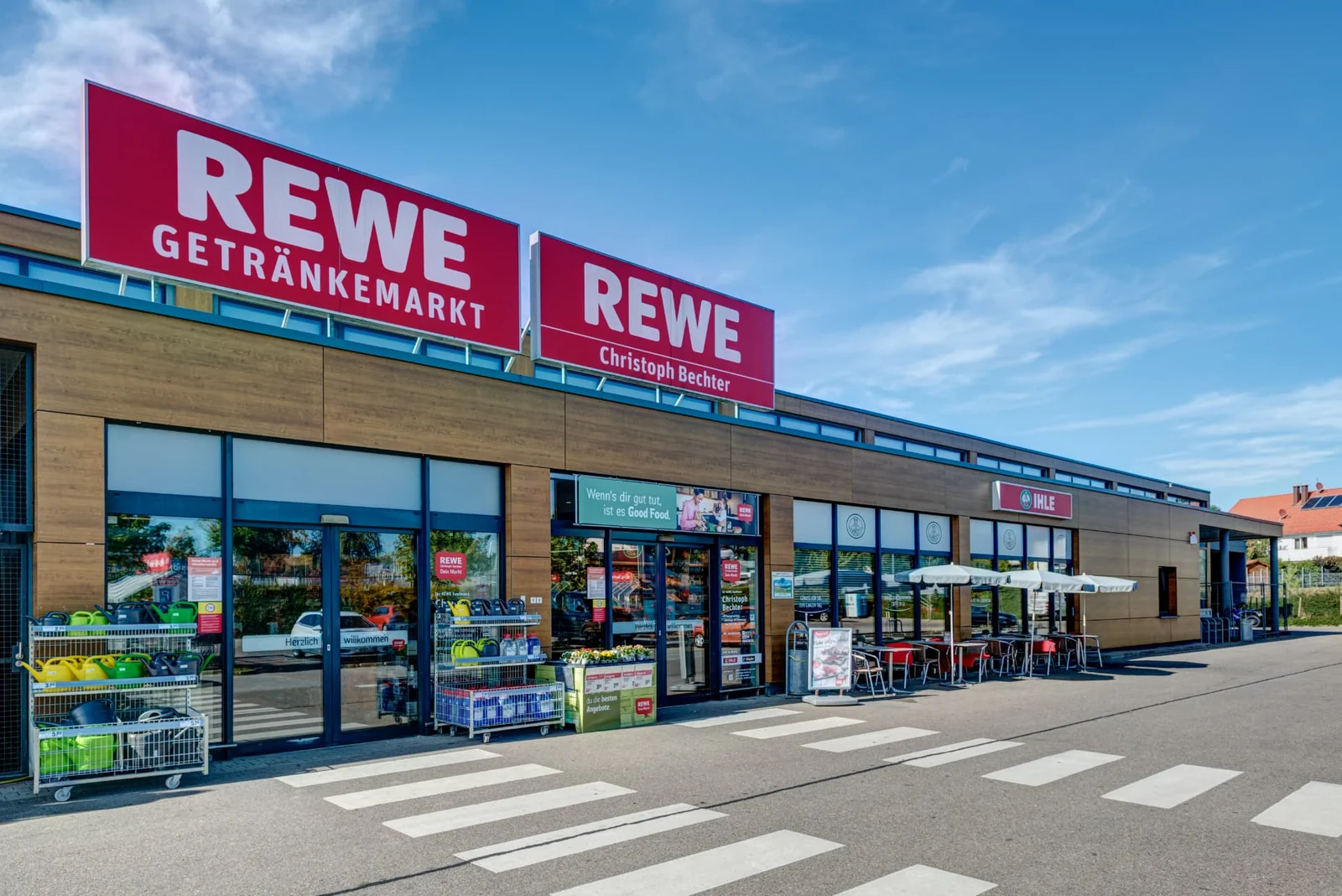 Außenansicht des REWE Bechter Marktes in Heimertingen